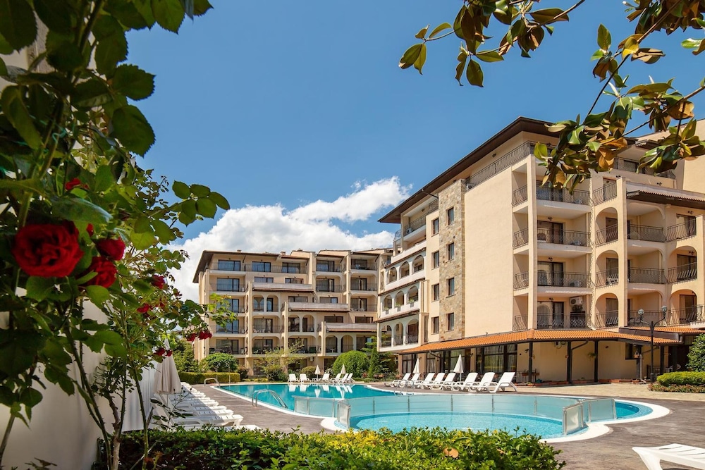 Aparthotel Rose Village 3/65