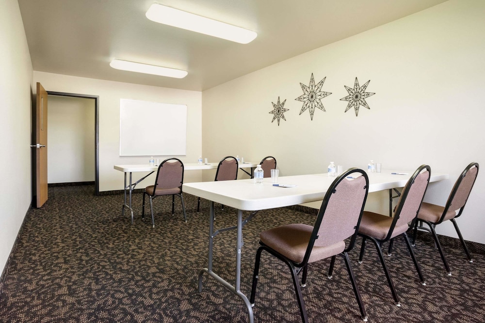 Travelodge by Wyndham Bill WY Thunder Basin Ntl Grassland 24/32