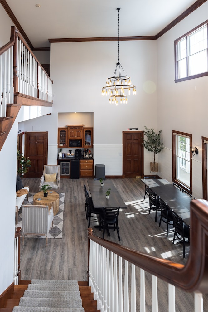Hillside Inn 10/67