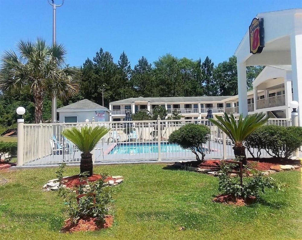 Super 8 By Wyndham Ocean Springs Biloxi 1/43
