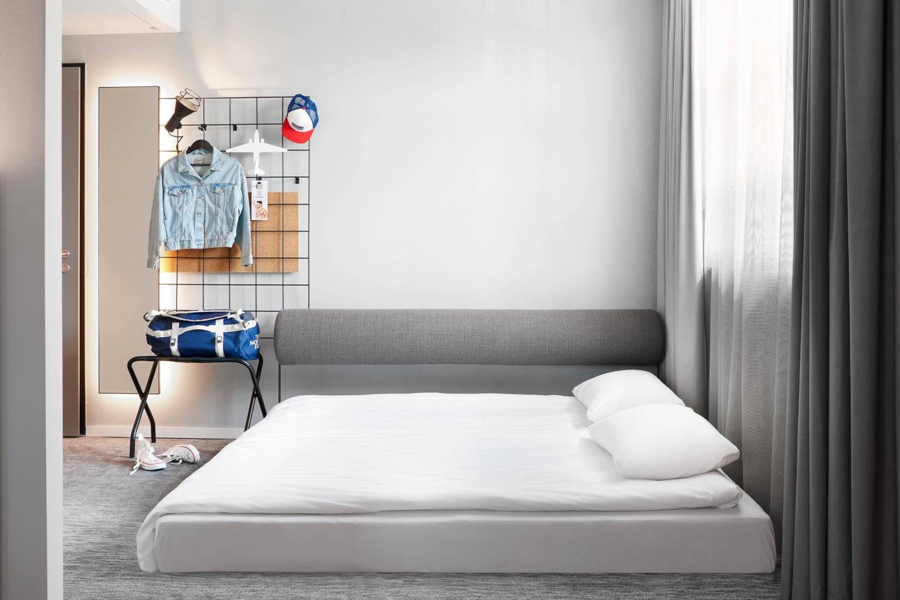 Room at Moxy Cologne Bonn Airport, COLOGNE - KOELN