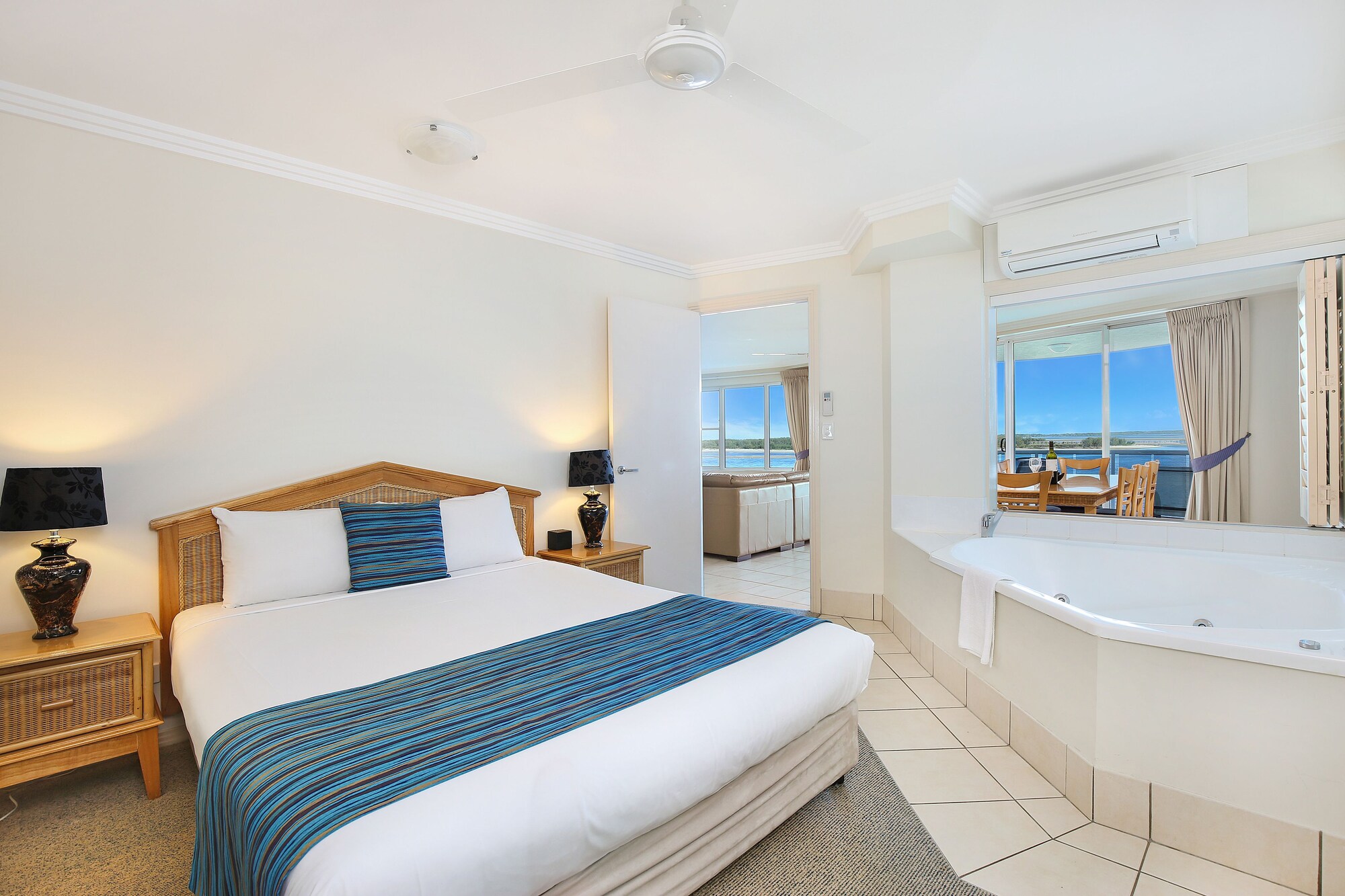 3 Bedrooms, Apartment, 2 Queen and Twin Beds, Water Front