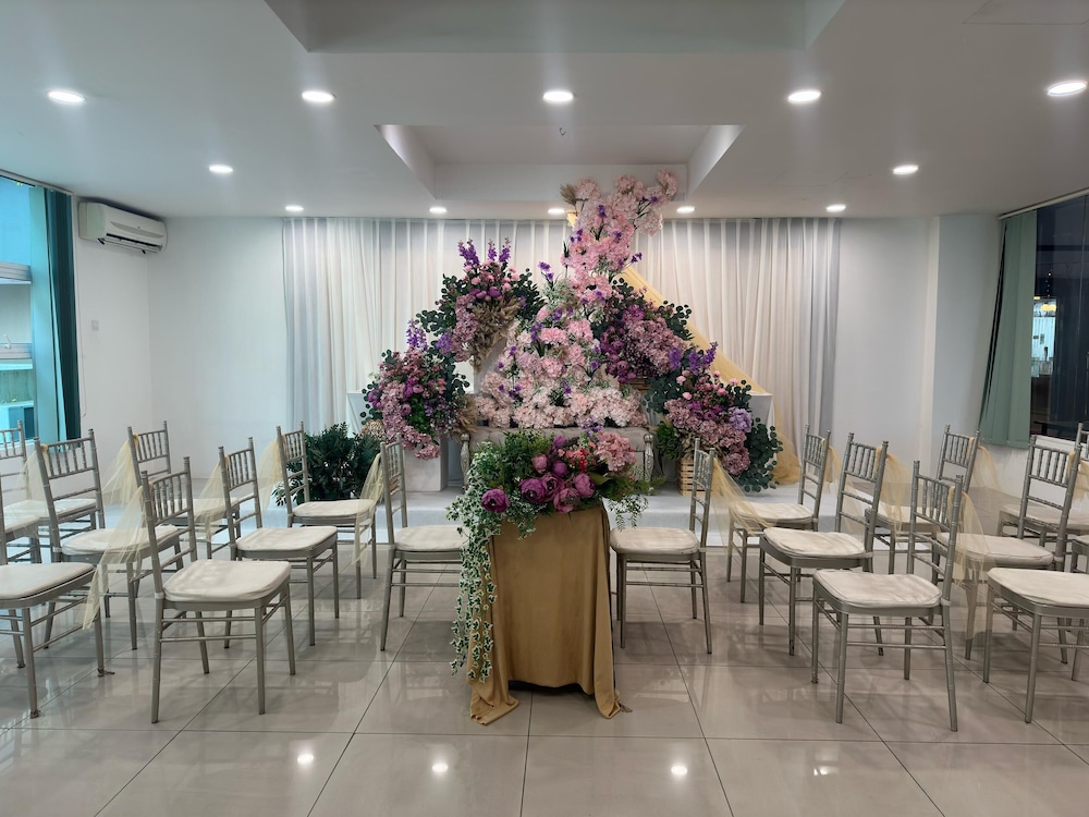 D'embassy Serviced Residence Suites 40/55