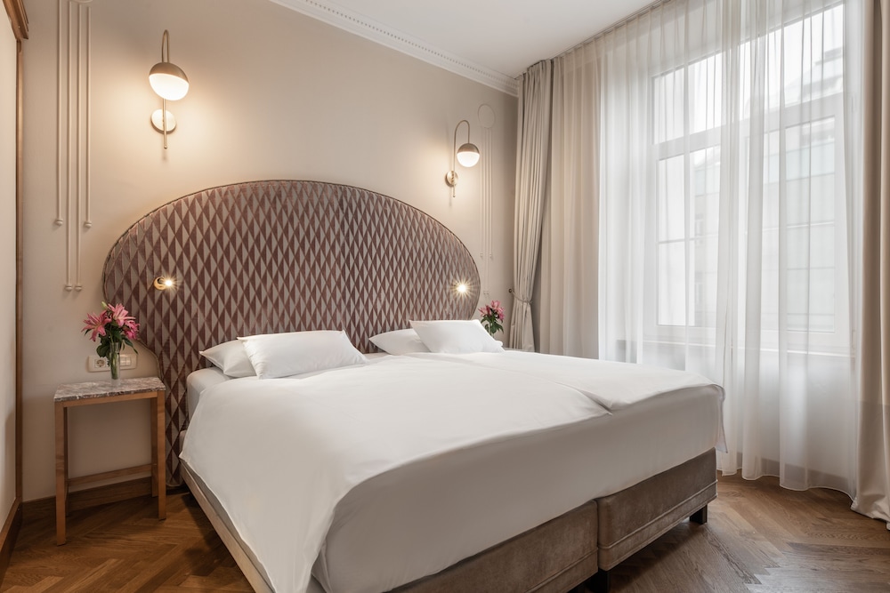 جناح جونيور بسرير مزدوج، Grand Hotel Union Eurostars (ex Grand Hotel Union) 2/4