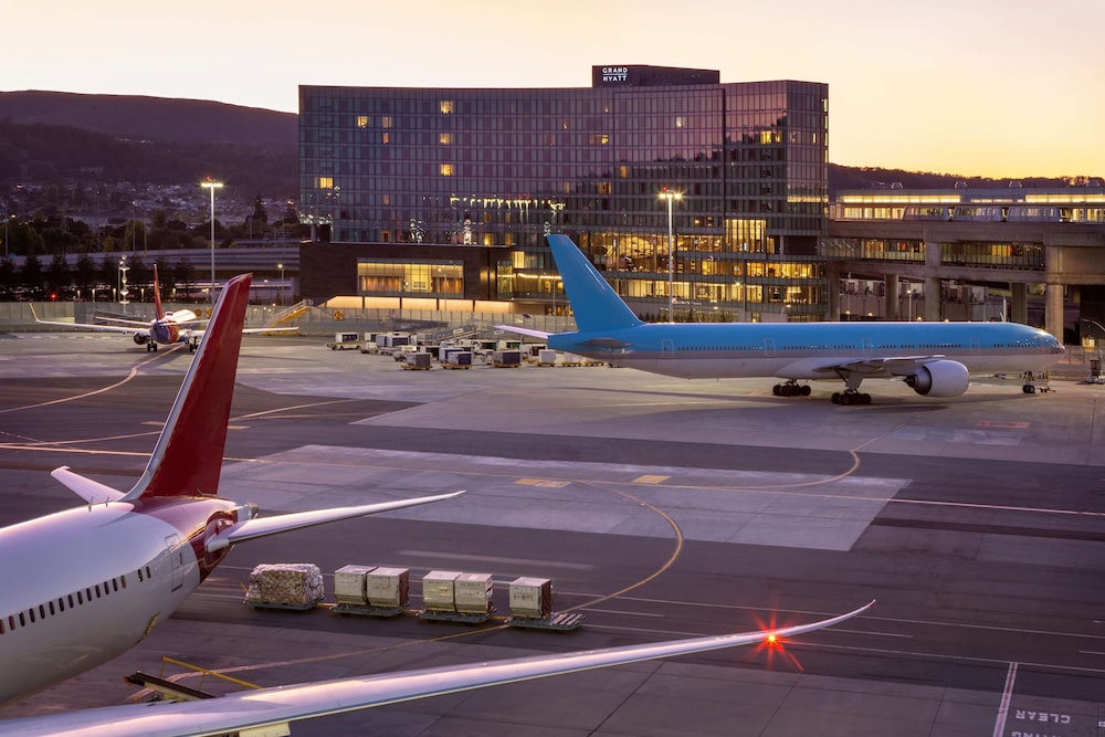 Grand Hyatt At Sfo 44/48