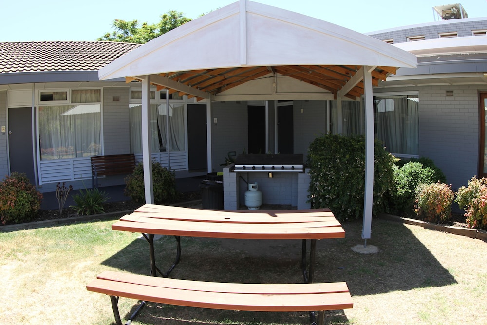 Townhouse Motel Cowra 55/56