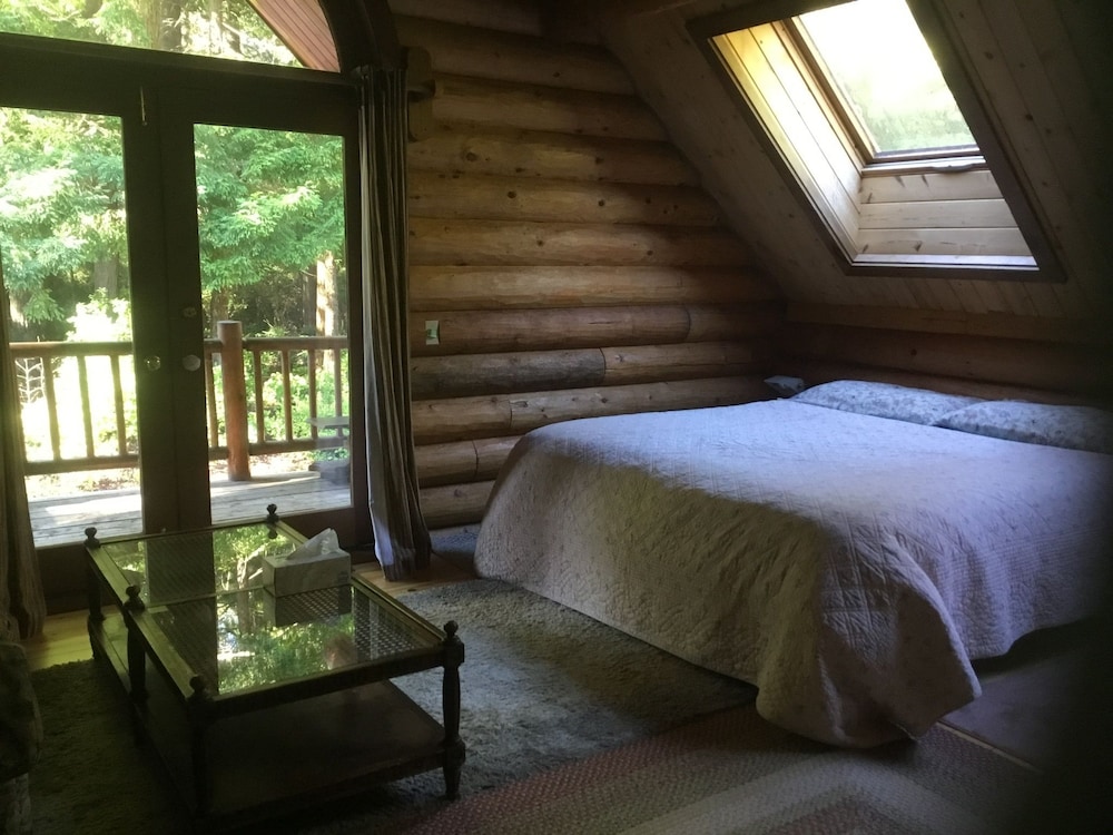 Redwood Log Cabin 5/12