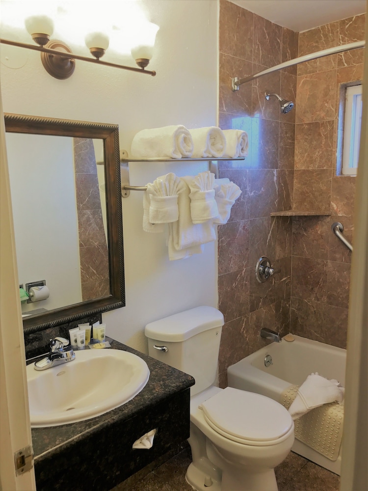 Stargazer Inn And Suites 33/66
