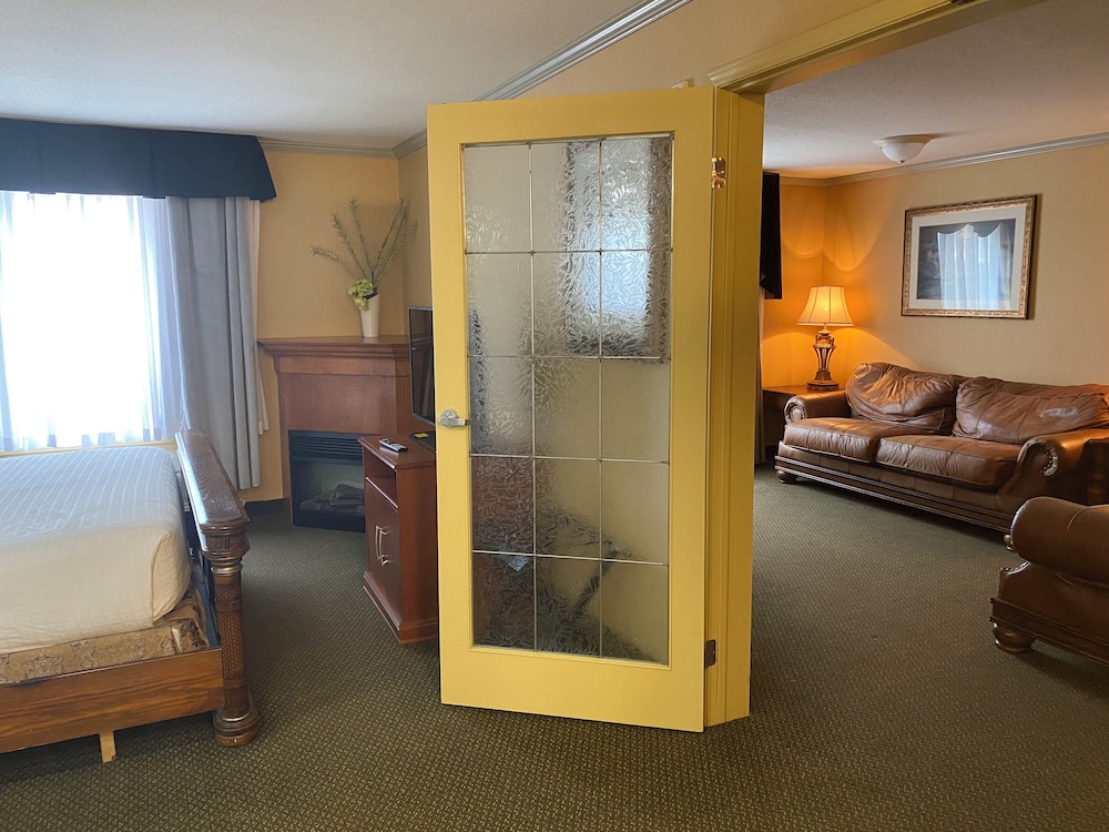 Merit Hotel And Suites 44/66