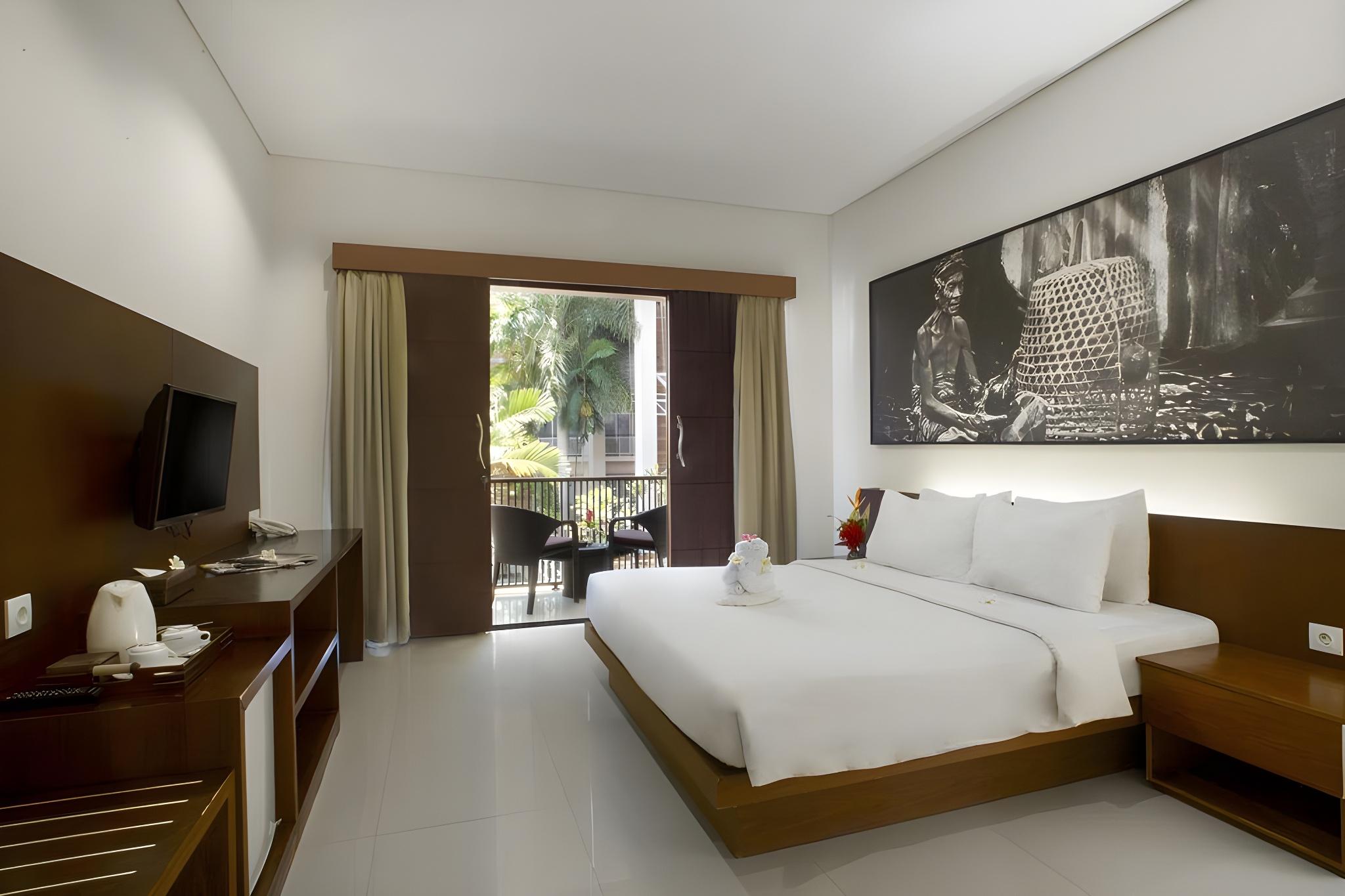 Pool, Deluxe, King and Twin Beds
