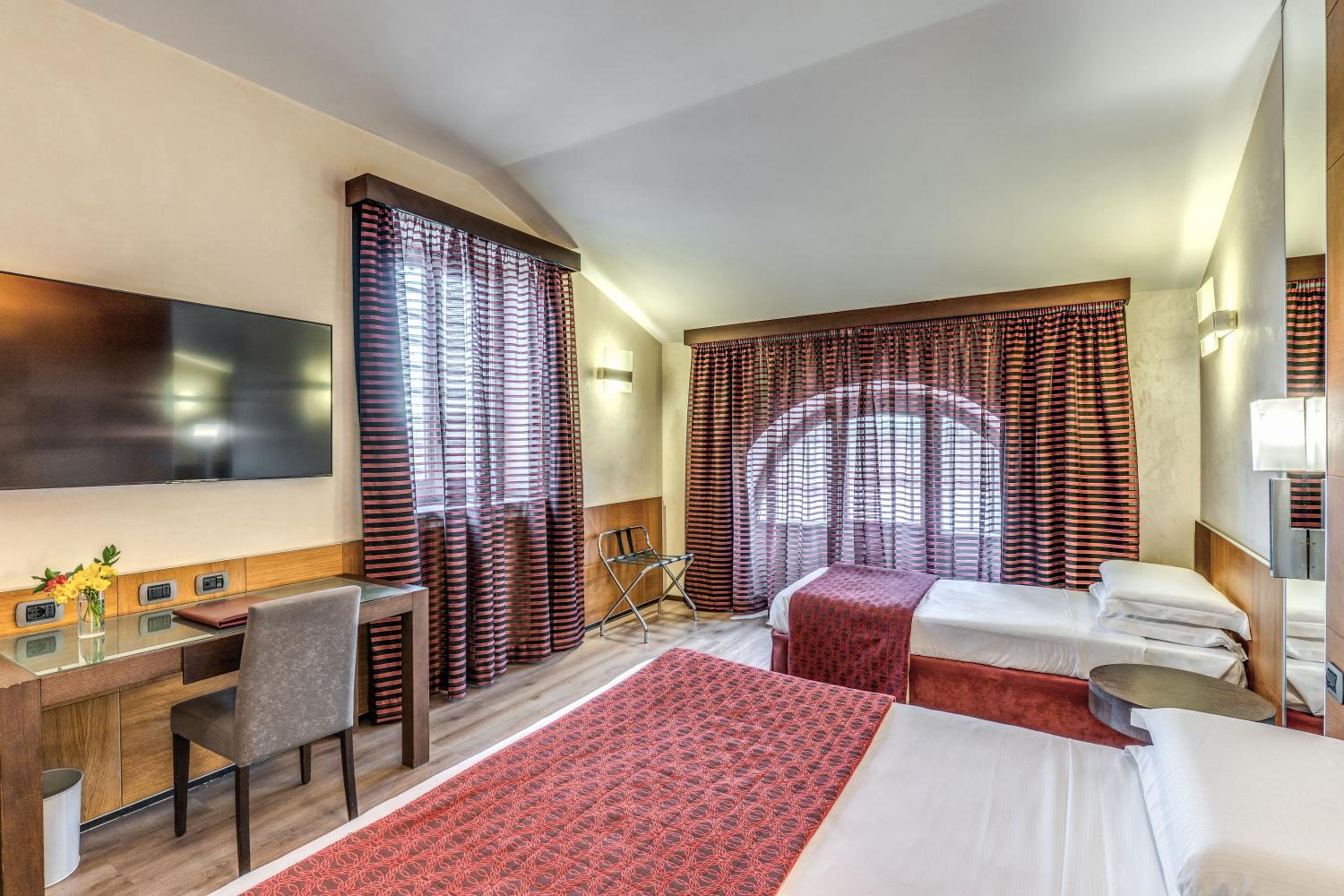 Room, Triple, 1 Queen and 1 Single Bed