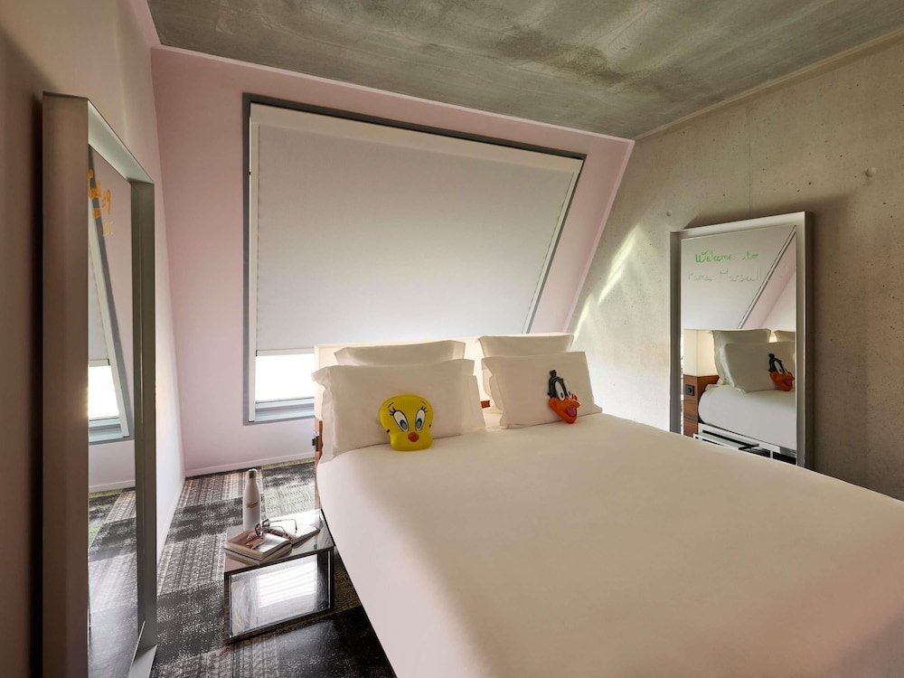 Small Mama, Double Bed