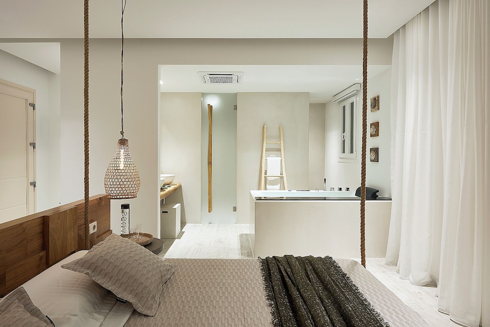Nirome Luxury Suites 50/50