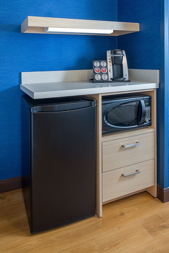 Holiday Inn Express And Suites Halifax Bedford 27/64