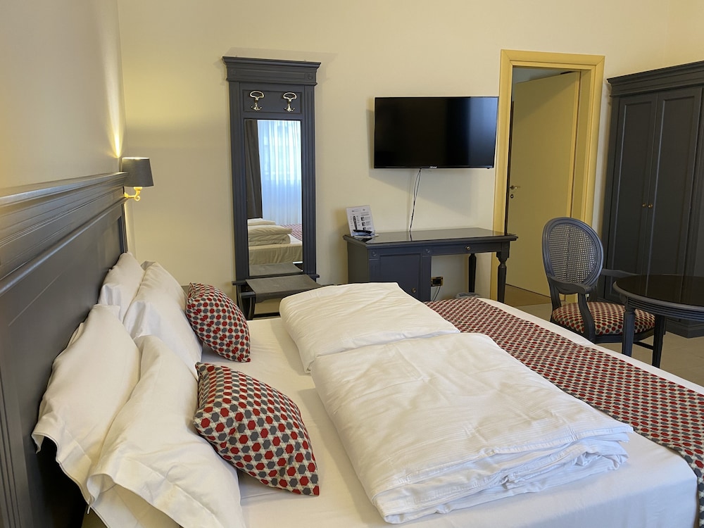 Standard, Triple, Double Bed, Sofa