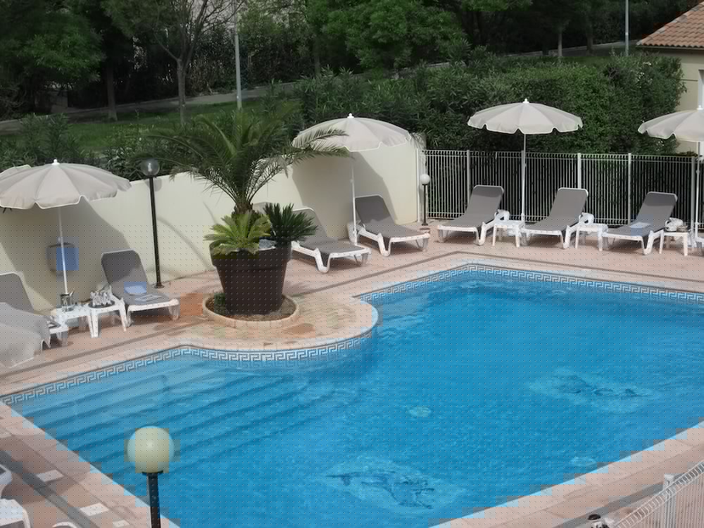 Ariane Hotel 3/40