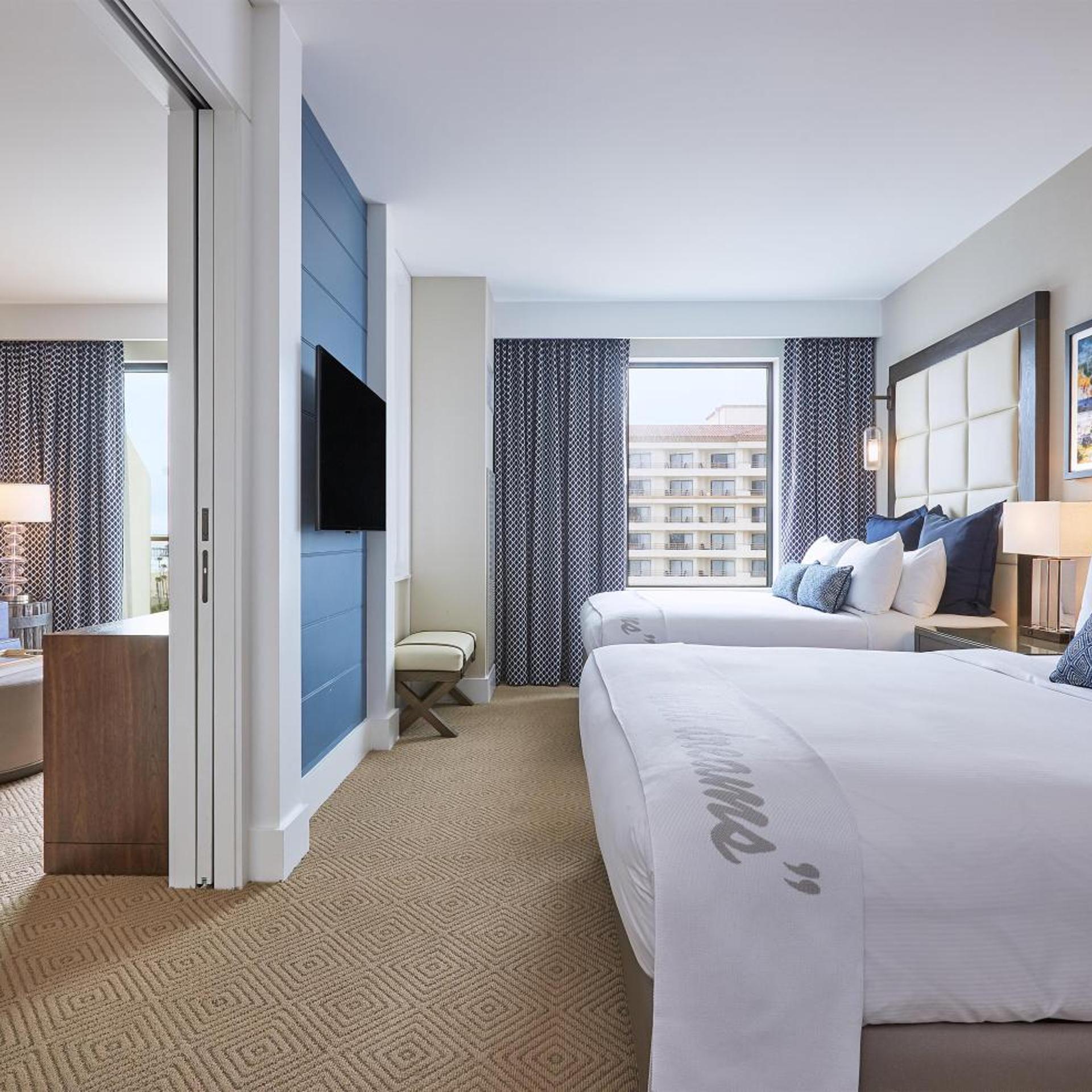 1 Bedroom, Suite, Twin Beds, Queen Bed, Ocean View, Dolphin Tower