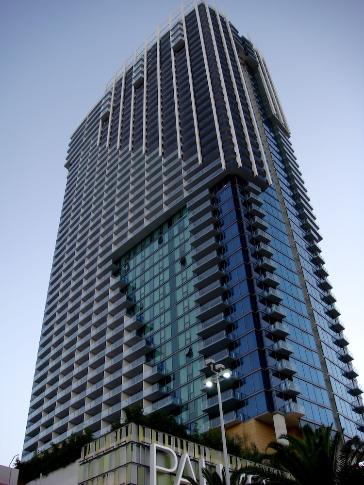 StripViewSuites at Palms Place 3/79