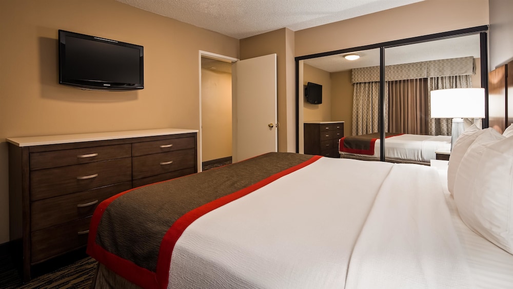 Best Western Los Alamitos Inn & Suites 14/38