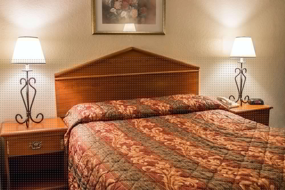 Econo Lodge Akron Copley Northwest 12/34