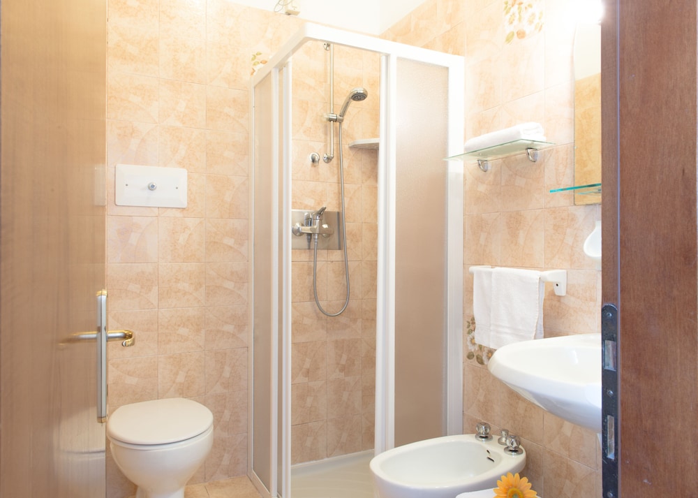 Village Hotel Lucia 47/50