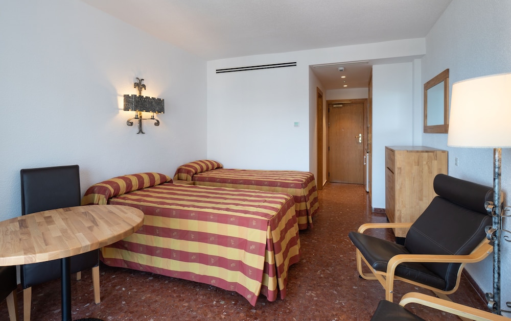 Hotel Apartamentos Bajondillo 35/64
