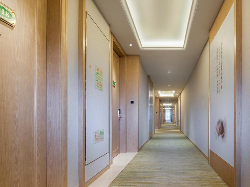 Vienna Hotel (Guangzhou Hanxi Changlong Park Branch) 31/51