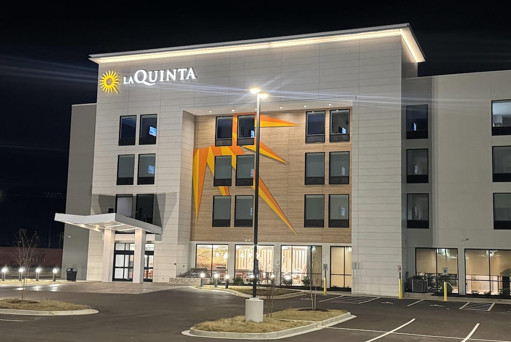 La Quinta Inn & Suites by Wyndham Jackson 2/32
