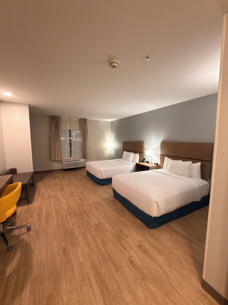 Efficiency, 2 Double Beds, Accessible