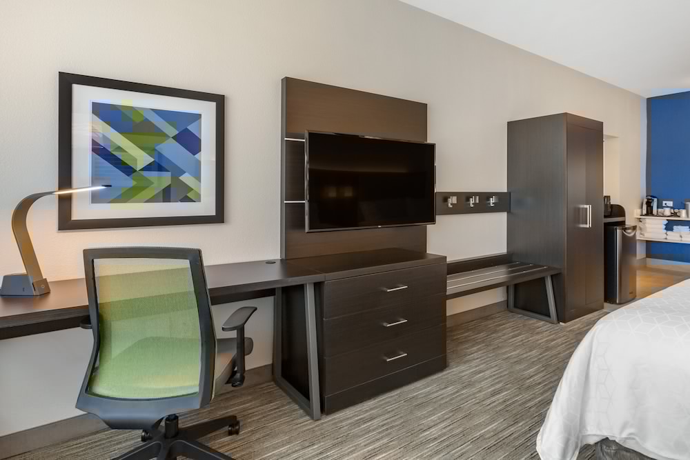 Holiday Inn Express Suites Phoenix Dwtn State Capitol 54/58