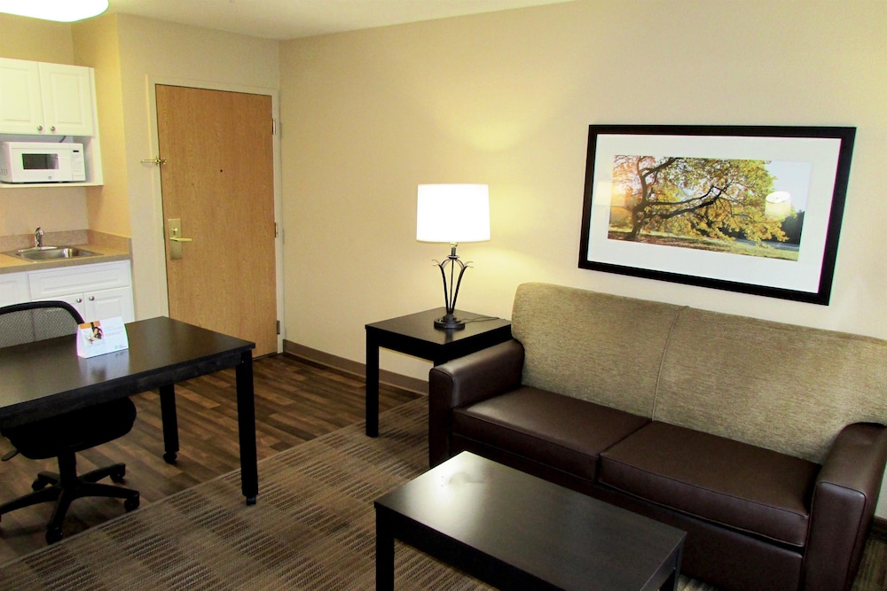Extended Stay America Suites Phoenix Biltmore 33/54