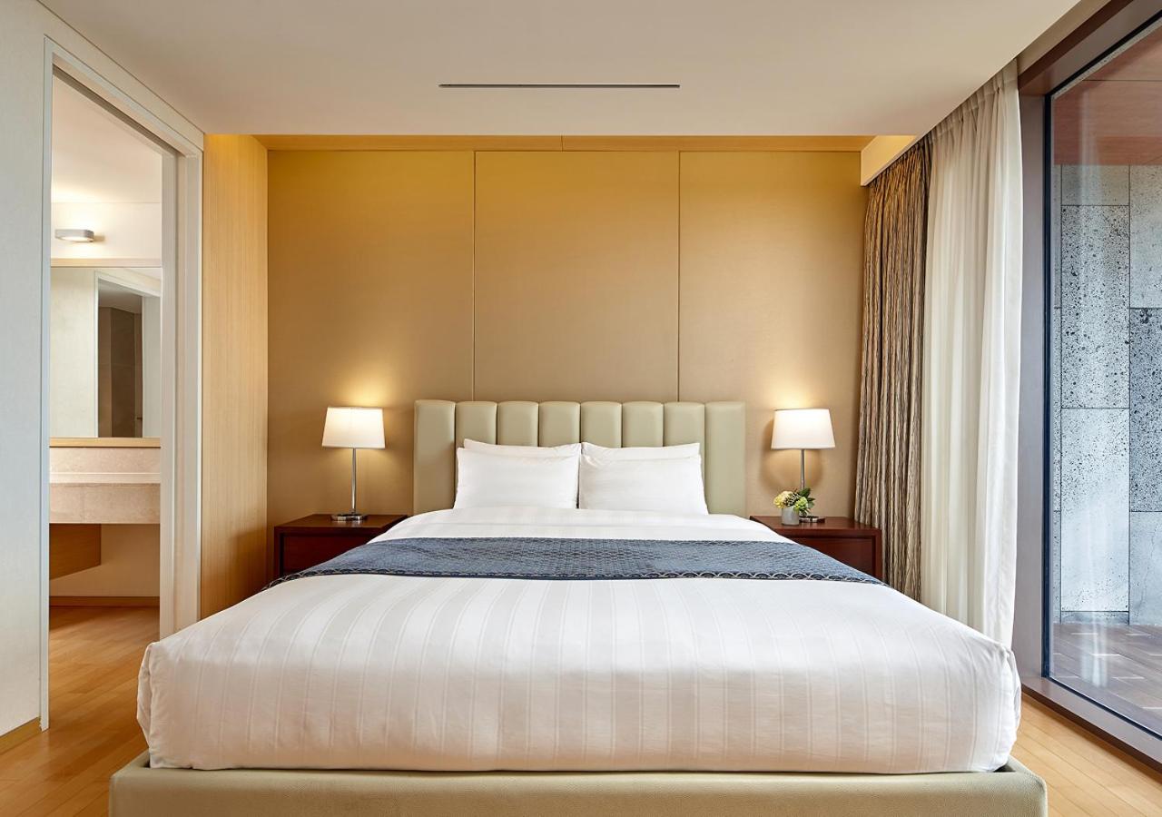 3 Rooms, Type B