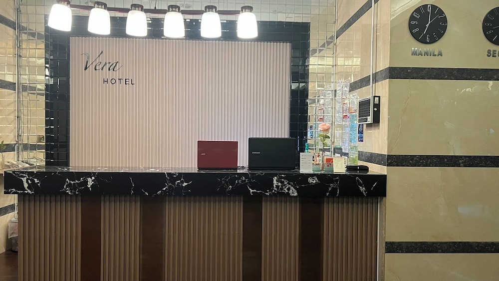 Townhouse Oak Vera Hotel Near Clark International Airport 6/57