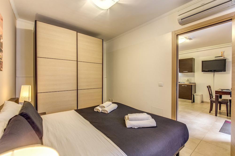 Aurelia Vatican Apartments 13/66