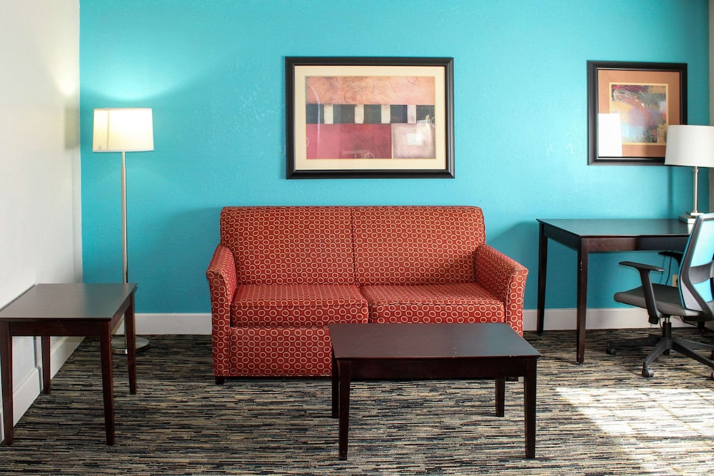 Quality Inn Crossville Near Cumberland Mountain State Park 36/47
