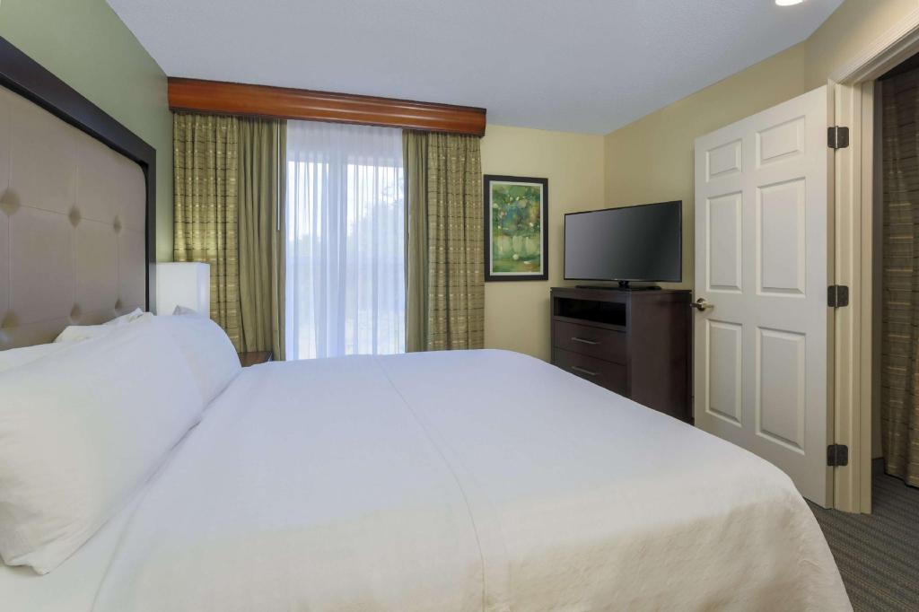 2 Bedrooms, Suite, 2 Double Beds, King Bed, 2 Bathrooms, Sofa