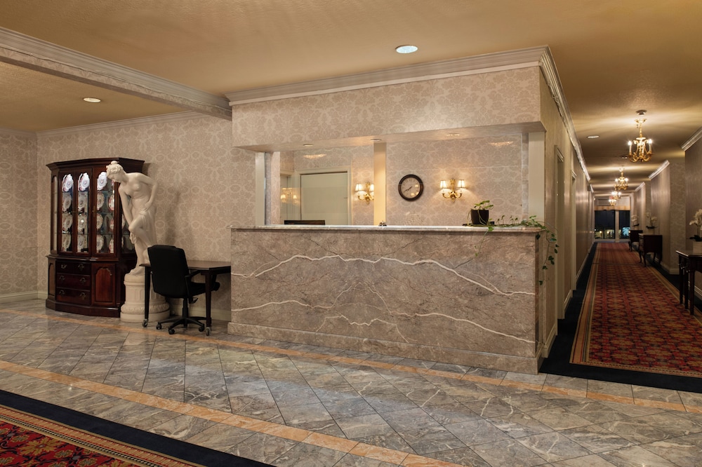 Carlyle Hotel 13/70