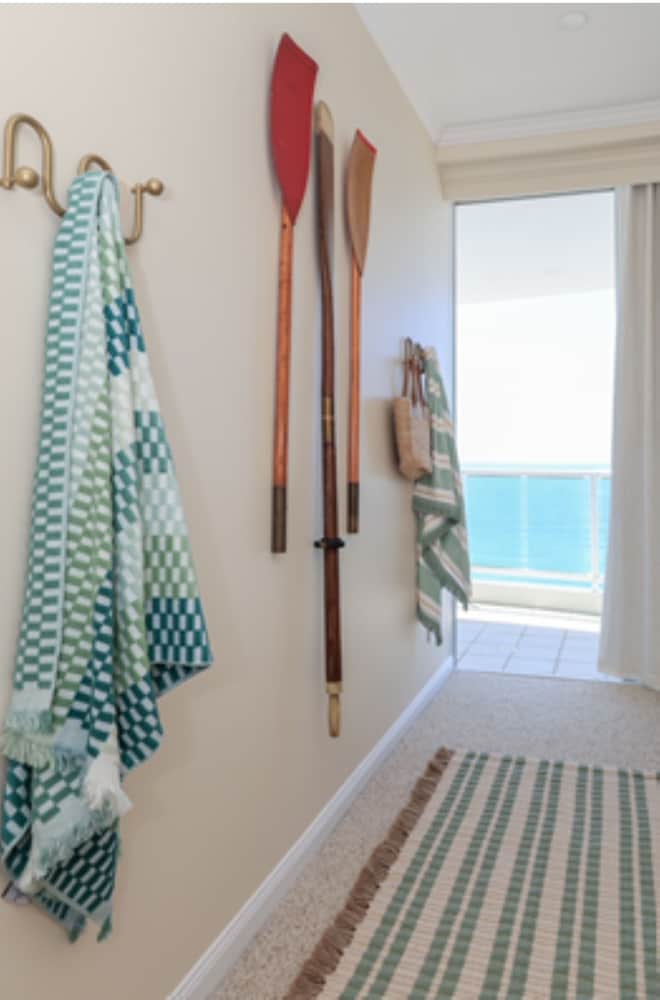 Pacific Views Resort 32/73