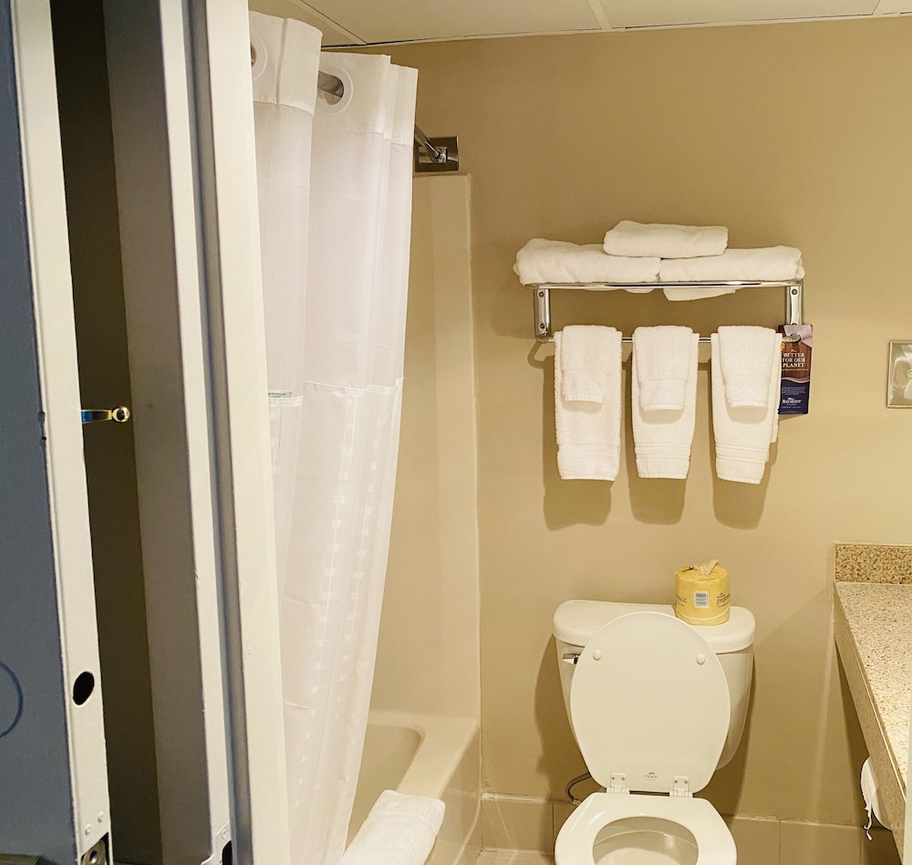 Baymont by Wyndham Latham Albany Airport 25/25
