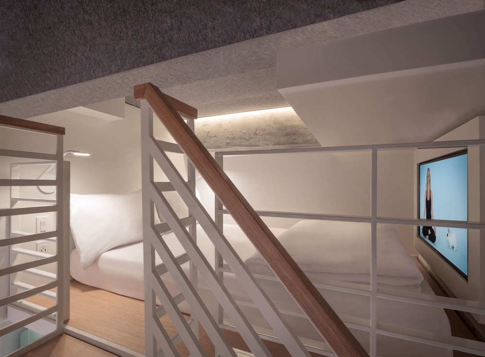 YOTEL San Francisco, Select by Hilton 69/76