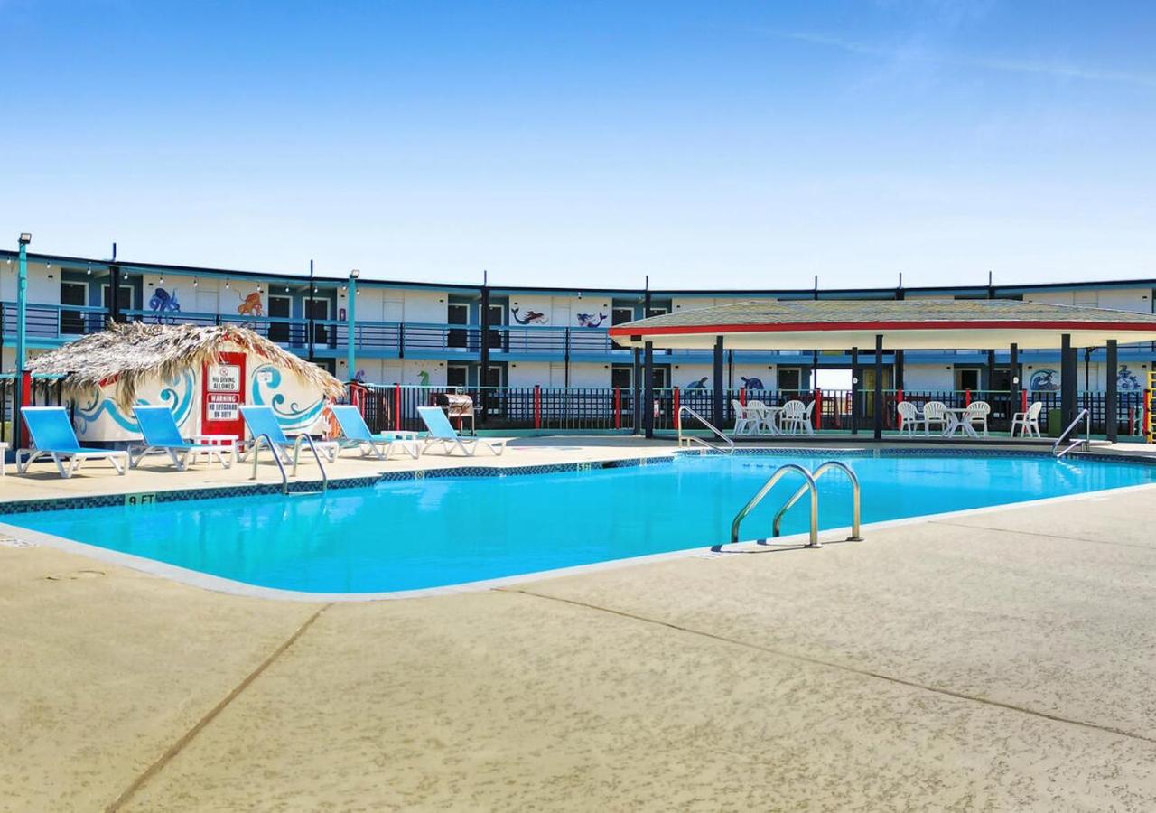 Crystal Palace Resort 41/48