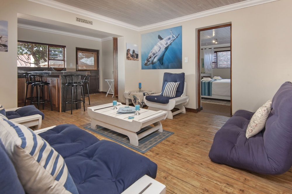 White Shark Guest House 30/50