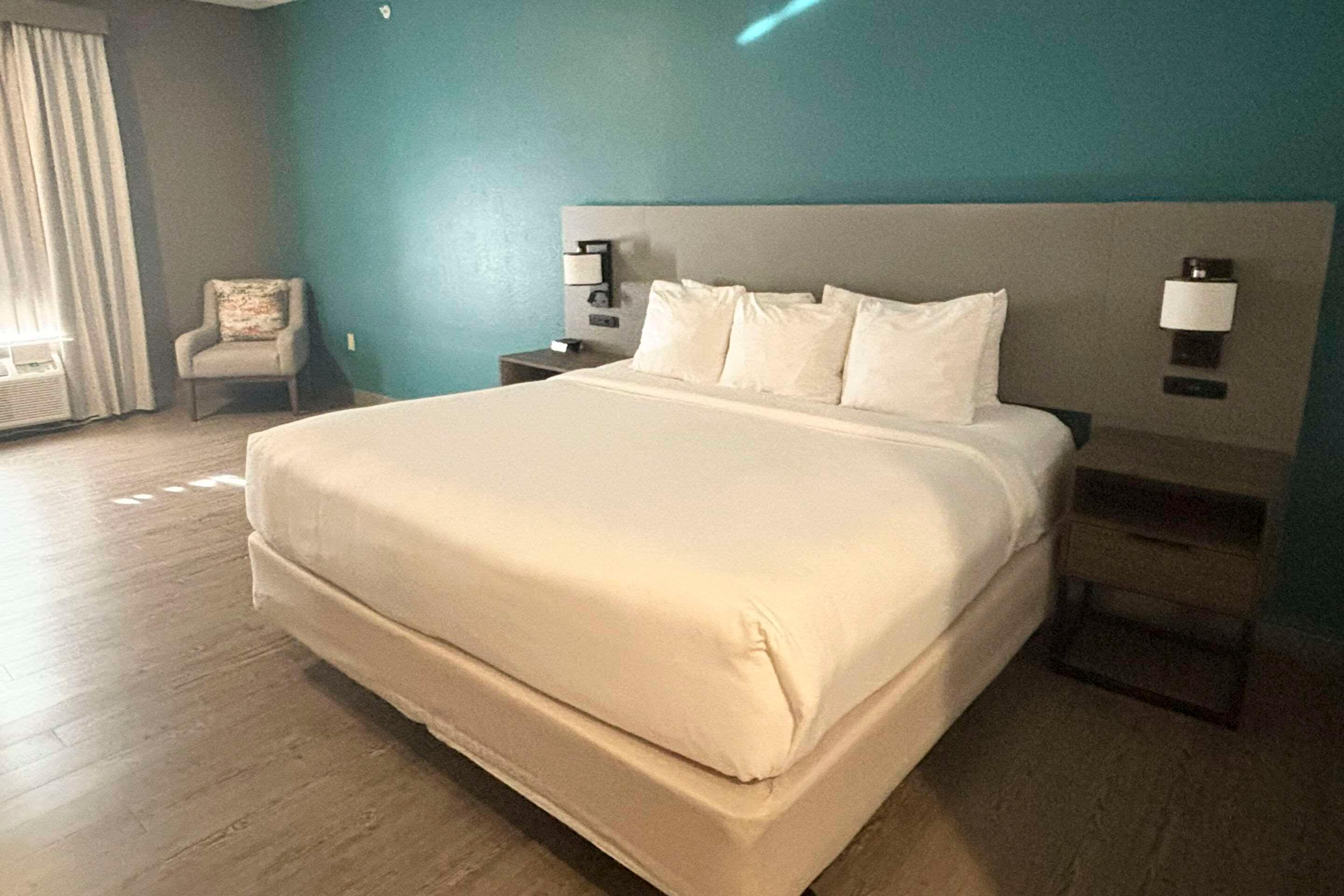 Room, Double Bed, Accessible
