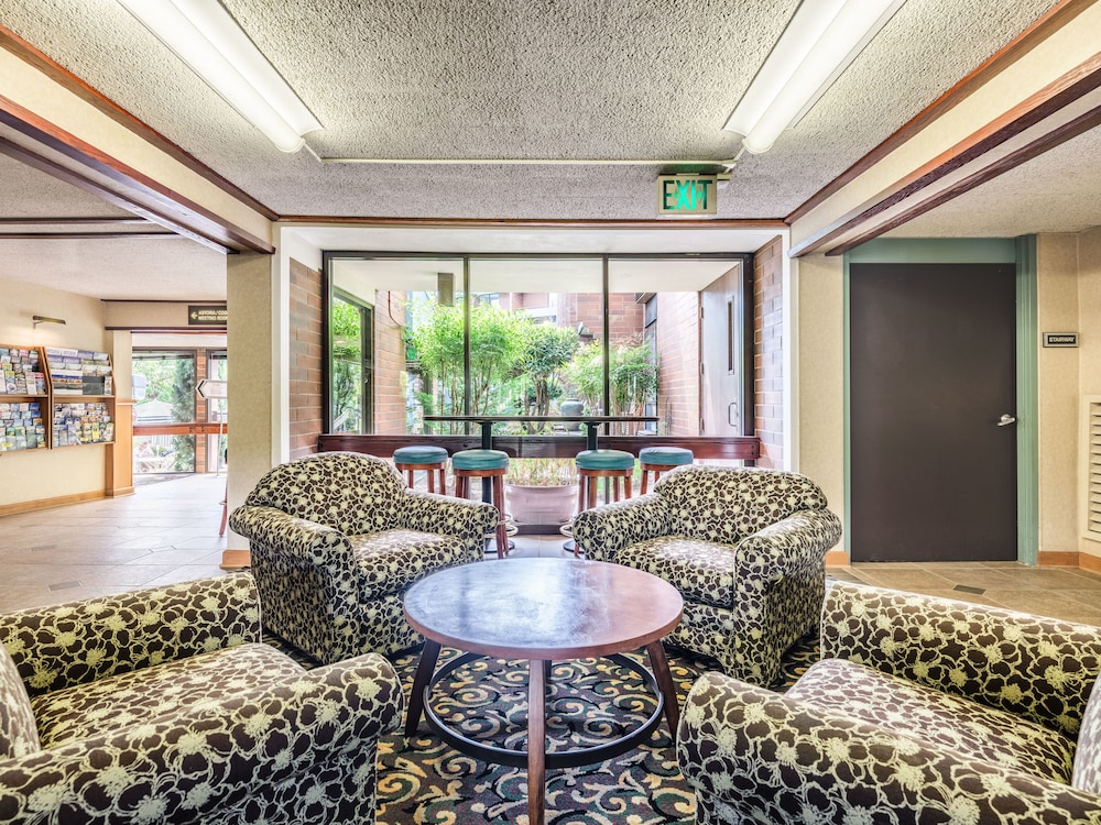 University Place Hotel Conference Center 39/51