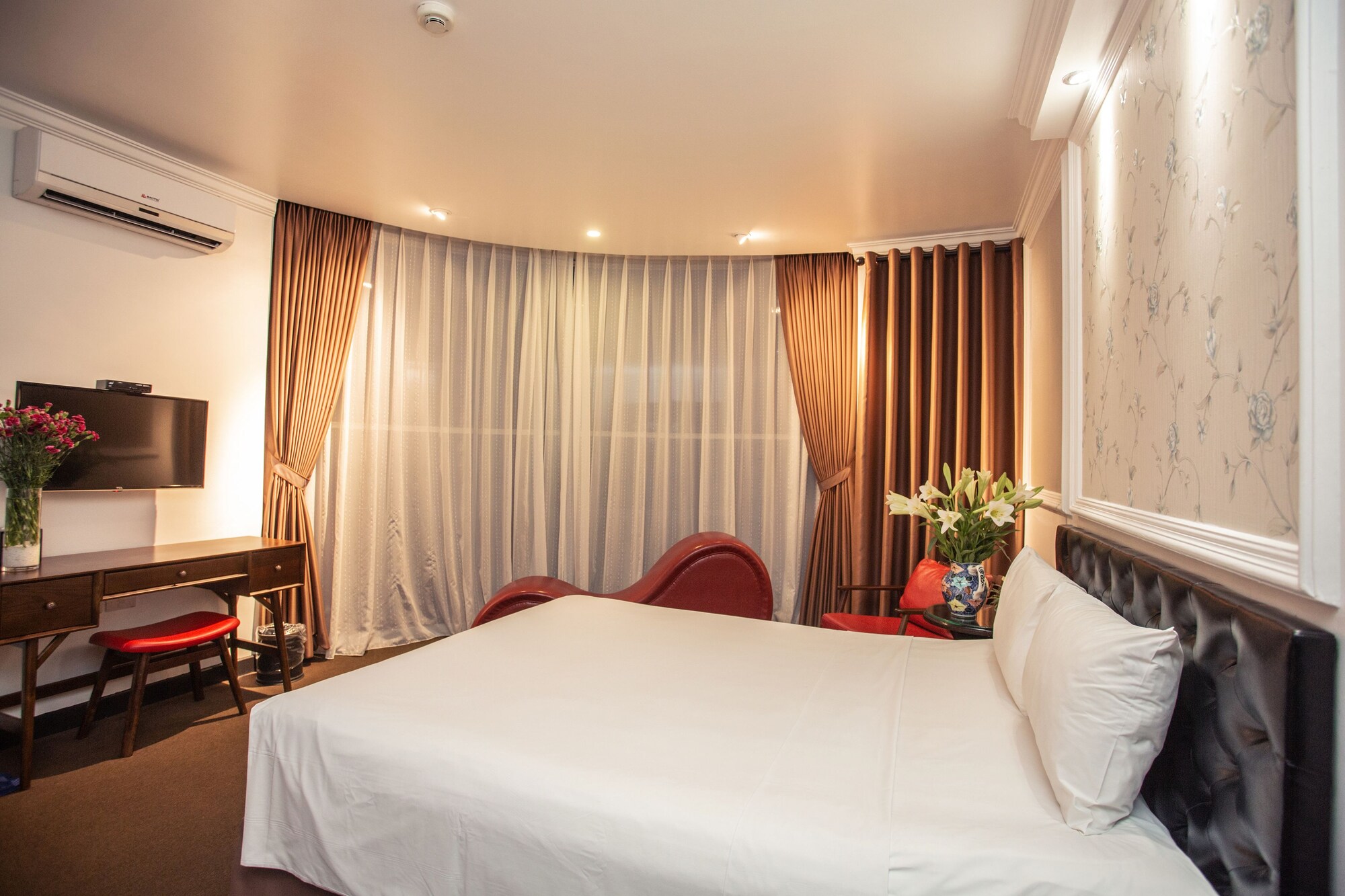 DELUXE, DOUBLE BED