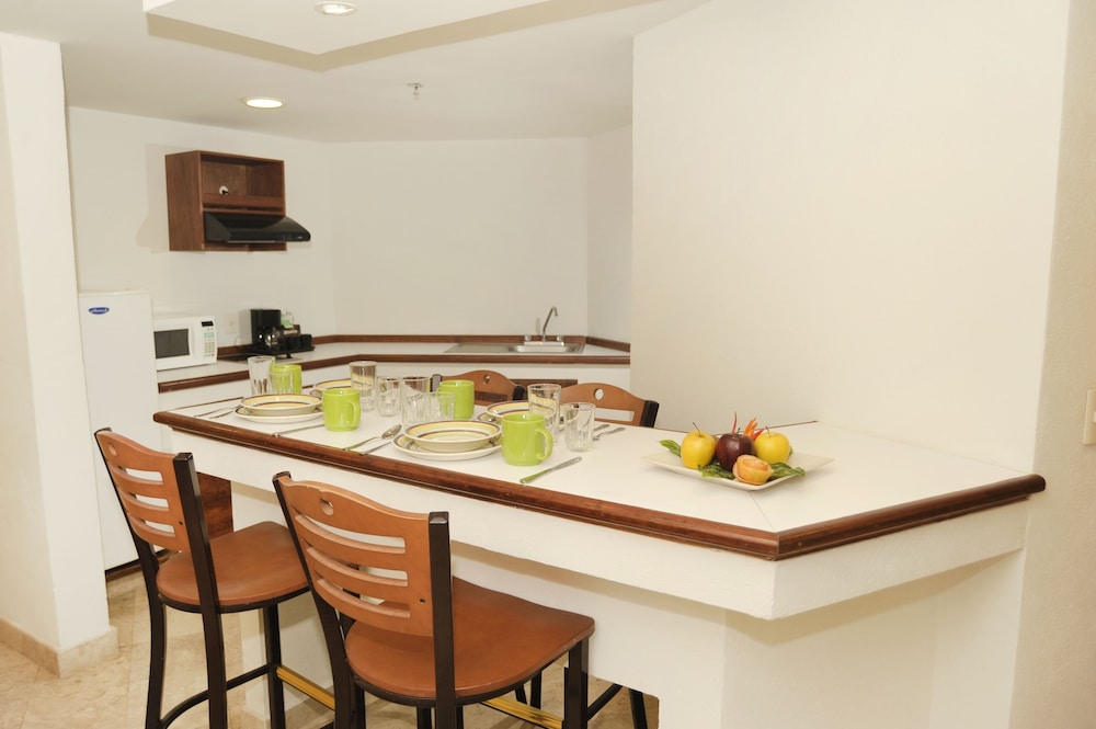 Gamma Plaza Ixtapa 44/56