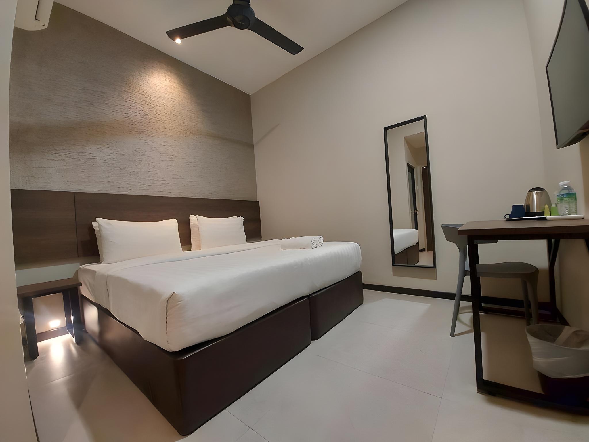 Room, Double Bed, No Window