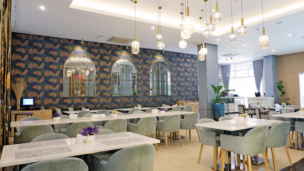 Harvest Hotel 53/68