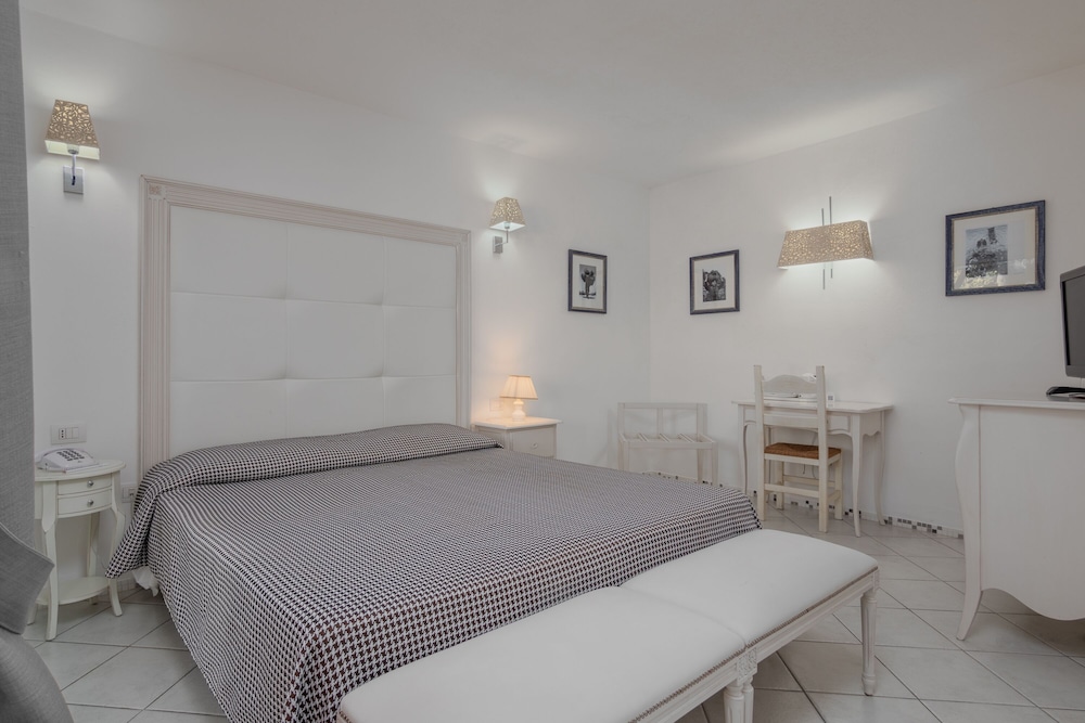 PELICAN, SUPERIOR, VILLA, DOUBLE BED
