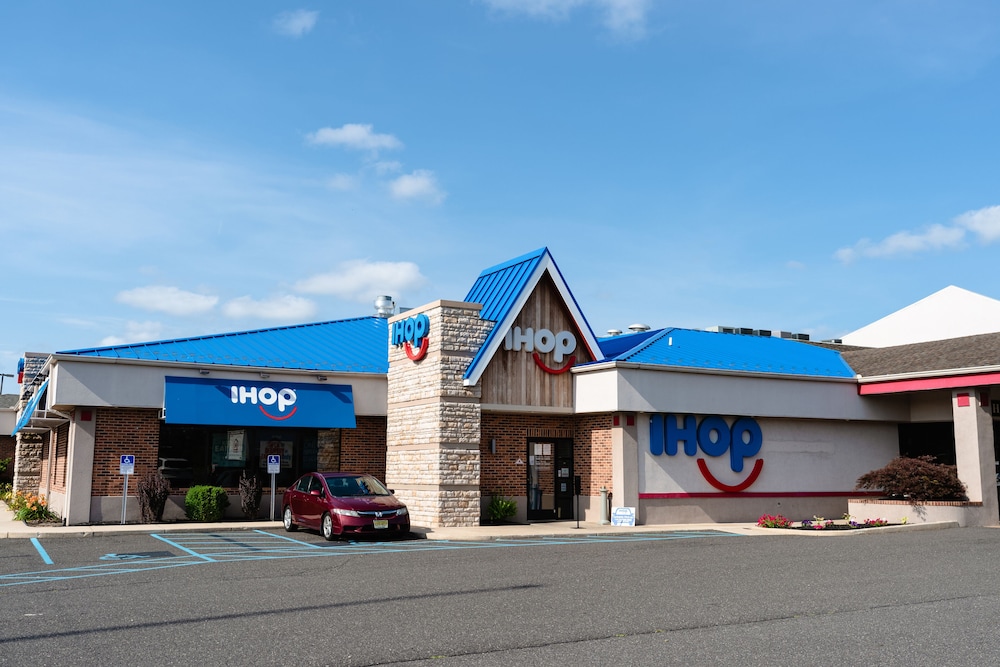 Ramada by Wyndham Vineland Millville Area 4/32